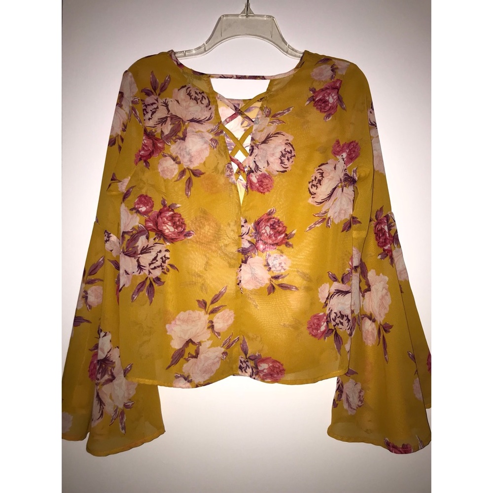 Wide sleeve sheer floral top